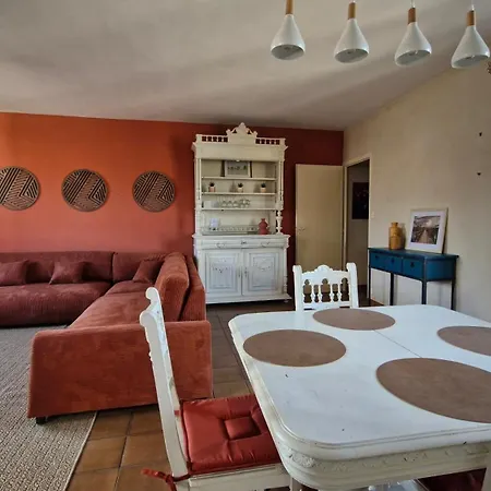 Gisele Dans Maison Partagee Bord Du Rhone 3*